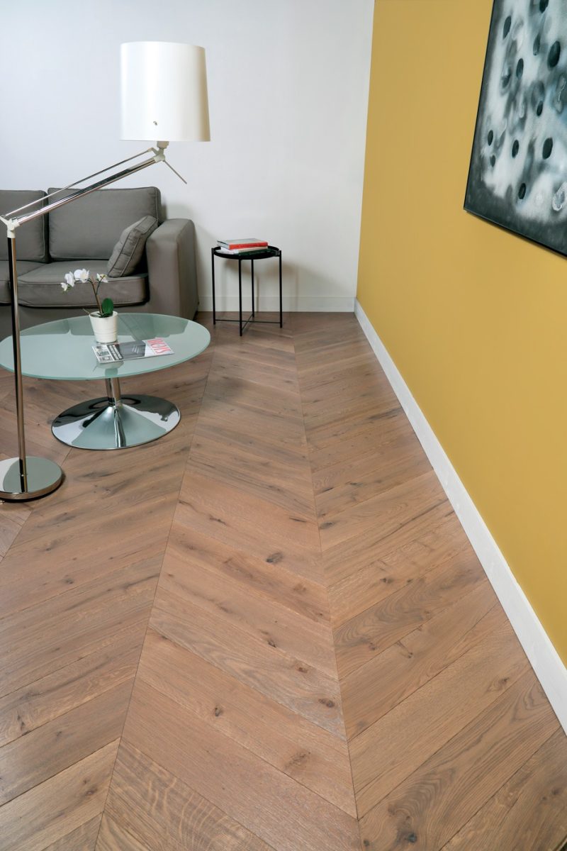 Parquet Plancher 21 x 130 mm point de Hongrie huilé Pic du Canigou.